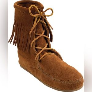 Minnetonka tramper boot brown